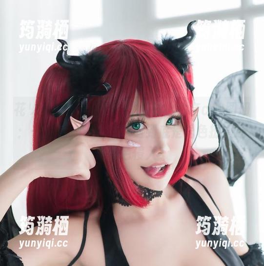 花リリ(Plant Lily)的井上武奈cos图册：一边翻，一边咕哝这到底是角色扮演还是角色侵入？